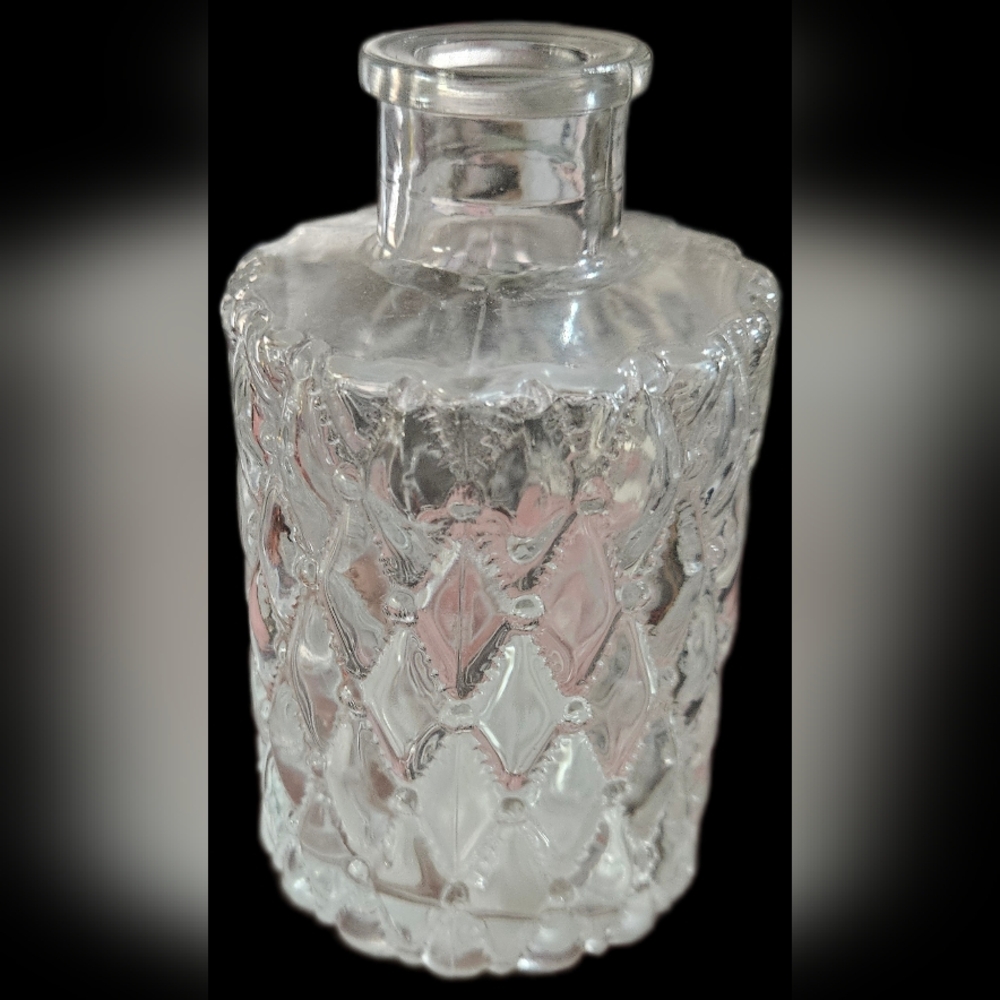 NWT TEXTURED APOTHECARY GLASS ESSENTIAL OILS/REED STICKS HOLDER HOME DECOR!